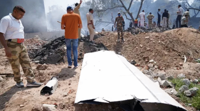 ভারতে উড়োজাহাজ বিধ্বস্ত : ২৪২ আরোহীর সবাই নিহত