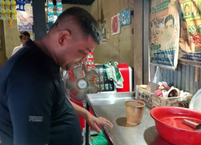 বৃষ্টির সকালে ভুট্টুর দোকানের মন ভালো করা চা!