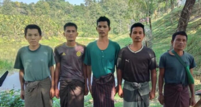 বাংলাদেশের নাইক্ষ্যংছড়ি সীমান্তে আটক মিয়ানমার সেনা