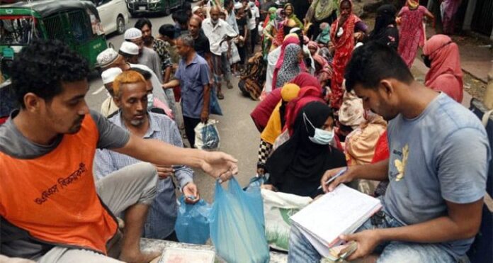 ওএমএস বিক্রি বন্ধ: কর্তৃপক্ষের গাফিলতিতে অসহায় মানুষের দীর্ঘশ্বাস