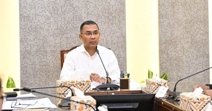 প্রধানমন্ত্রীর কার্যালয়ে দাপ্তরিক কাজে ব্যস্ত প্রধানমন্ত্রী তারেক রহমান।